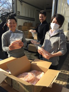 福祉施設への鶏肉寄贈活動の様子（2016年12月）