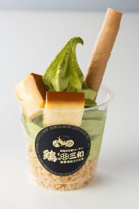 西尾抹茶かけ名古屋コーチンぷりんソフト